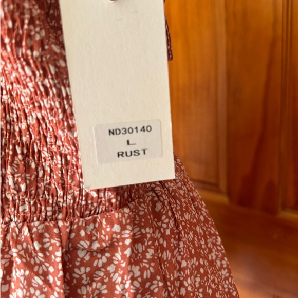 New In, Size Large, Rust & White - Picture 10 of 11